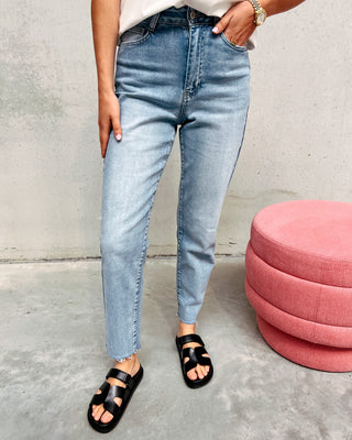 MILO CUT OFF MOM JEANS - By Lenz