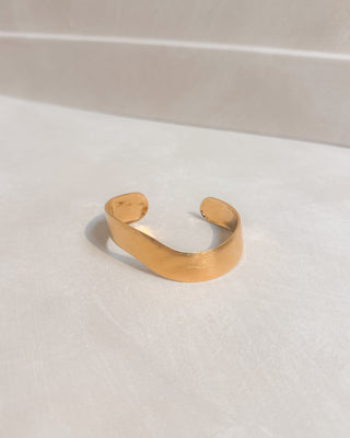 CURVED BANGLE - GOLD - By Lenz