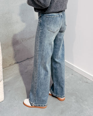 ELLA STRAIGHT JEANS - BLUE